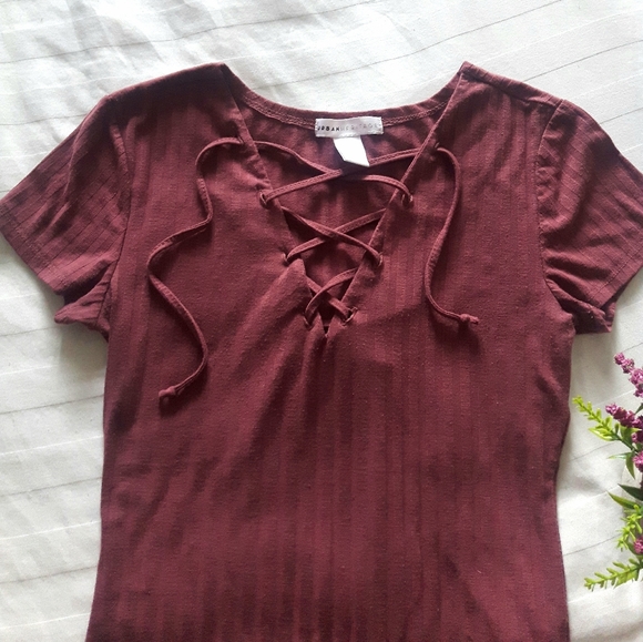 🌺3 FOR $30🌺Burgundy one piece top - Picture 2 of 3